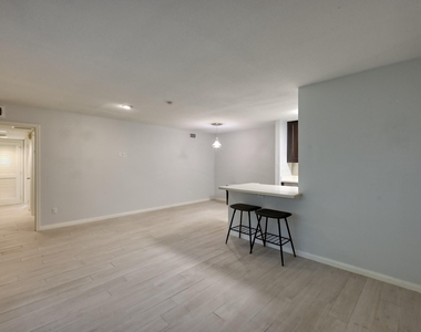 1860 White Oak Drive - Photo Thumbnail 7