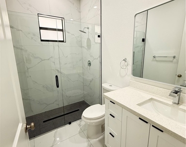 1253 Columbus Boulevard - Photo Thumbnail 7