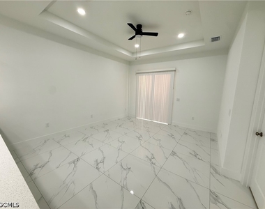 1253 Columbus Boulevard - Photo Thumbnail 2