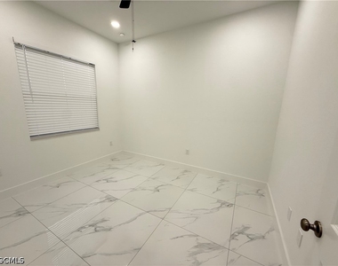 1253 Columbus Boulevard - Photo Thumbnail 3