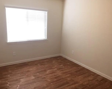 705 S Ella Creek - Photo Thumbnail 5