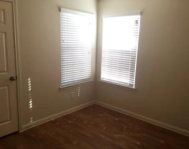 705 S Ella Creek - Photo Thumbnail 4