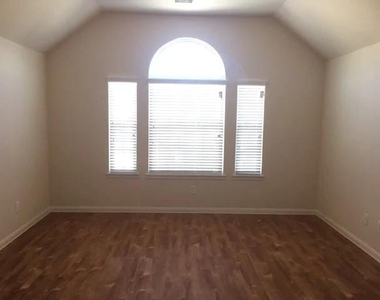 705 S Ella Creek - Photo Thumbnail 7
