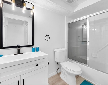 6800 Satinleaf Road S - Photo Thumbnail 10