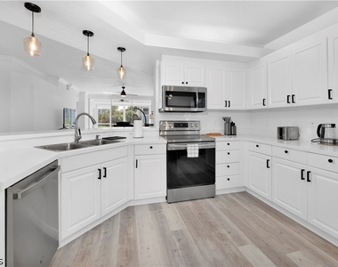 6800 Satinleaf Road S - Photo Thumbnail 2