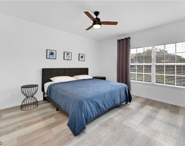 6800 Satinleaf Road S - Photo Thumbnail 6