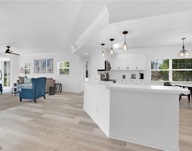 6800 Satinleaf Road S - Photo Thumbnail 3