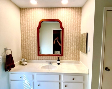 7350 Kirby Drive - Photo Thumbnail 12