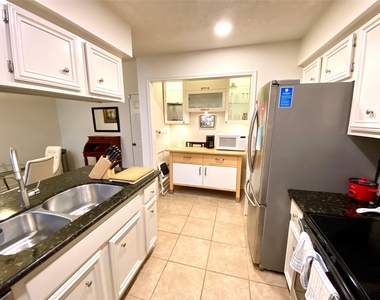 7350 Kirby Drive - Photo Thumbnail 5