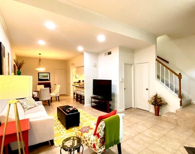 7350 Kirby Drive - Photo Thumbnail 3