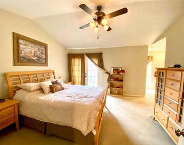 7350 Kirby Drive - Photo Thumbnail 10