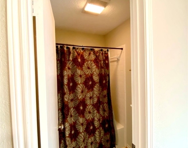 7350 Kirby Drive - Photo Thumbnail 11