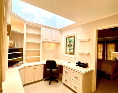 7350 Kirby Drive - Photo Thumbnail 8
