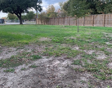 7702 Fairview Street - Photo Thumbnail 9