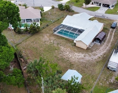 706 Arianne Court - Photo Thumbnail 7