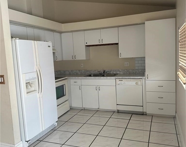 706 Arianne Court - Photo Thumbnail 8