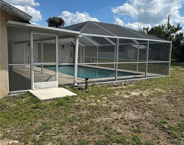 706 Arianne Court - Photo Thumbnail 14