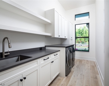 5772 Green Boulevard - Photo Thumbnail 16