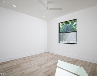 5772 Green Boulevard - Photo Thumbnail 13