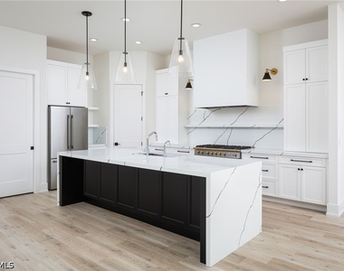 5772 Green Boulevard - Photo Thumbnail 4