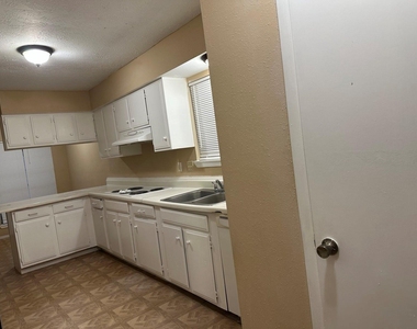 722 Stephanie Drive - Photo Thumbnail 5