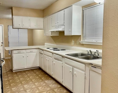 722 Stephanie Drive - Photo Thumbnail 3