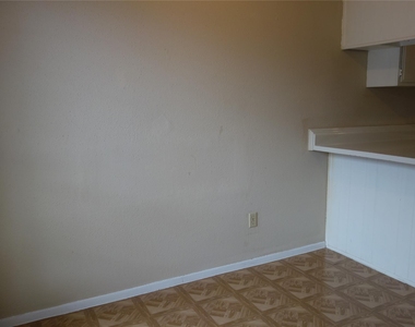 722 Stephanie Drive - Photo Thumbnail 9