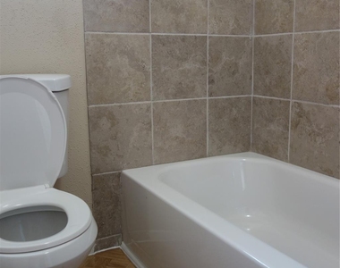 722 Stephanie Drive - Photo Thumbnail 12