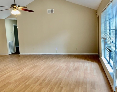 722 Stephanie Drive - Photo Thumbnail 6