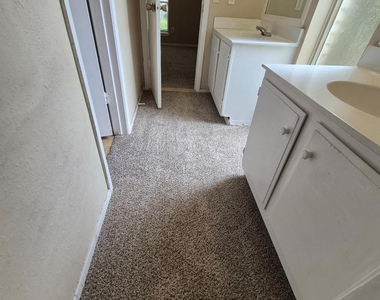 722 Stephanie Drive - Photo Thumbnail 19