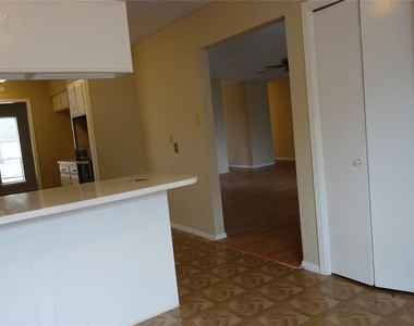 722 Stephanie Drive - Photo Thumbnail 8