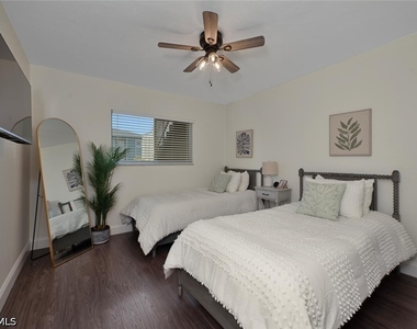 154 Cypress Way E - Photo Thumbnail 8