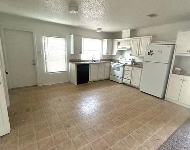 11810 Greenglen Drive - Photo Thumbnail 4
