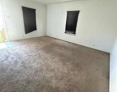 11810 Greenglen Drive - Photo Thumbnail 3