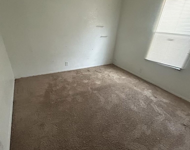 11810 Greenglen Drive - Photo Thumbnail 9