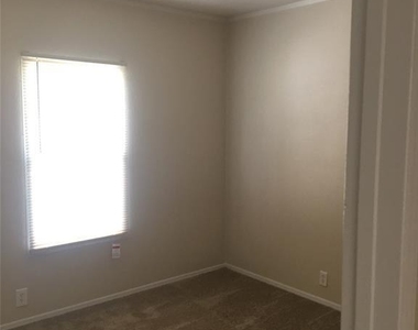 11810 Greenglen Drive - Photo Thumbnail 6