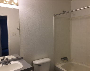 11810 Greenglen Drive - Photo Thumbnail 13