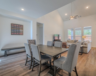 662 Lost Maples Bend Lane - Photo Thumbnail 6