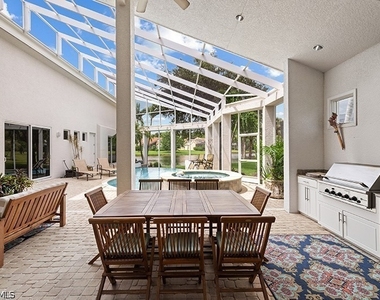 433 Crestwood Lane - Photo Thumbnail 2