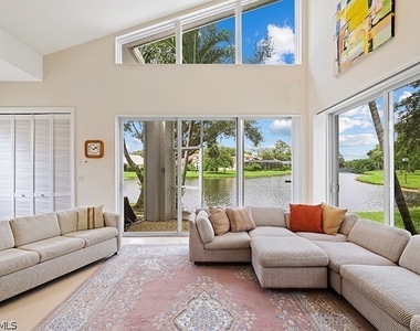 433 Crestwood Lane - Photo Thumbnail 4