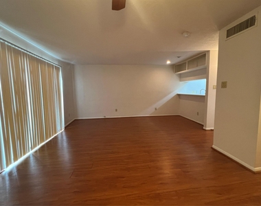 2826 S Bartell Drive - Photo Thumbnail 6