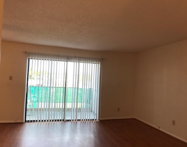 2826 S Bartell Drive - Photo Thumbnail 4