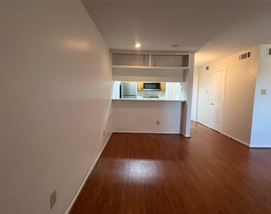 2826 S Bartell Drive - Photo Thumbnail 3