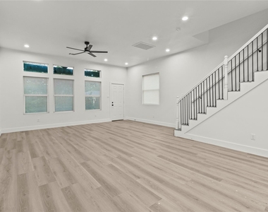 8129 Hoffman Street - Photo Thumbnail 6