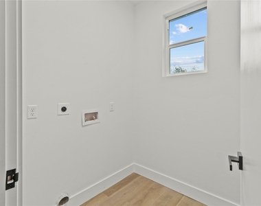 8129 Hoffman Street - Photo Thumbnail 14