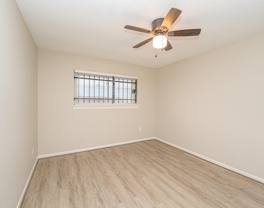 8124 Beech Cove Lane - Photo Thumbnail 14