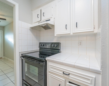 8124 Beech Cove Lane - Photo Thumbnail 7