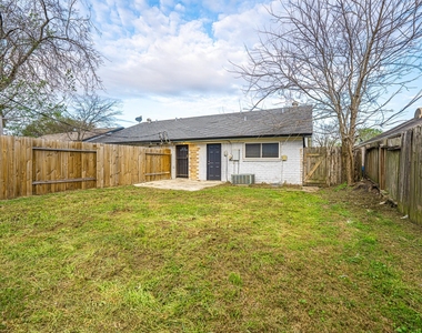 8124 Beech Cove Lane - Photo Thumbnail 18