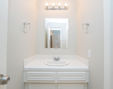 8124 Beech Cove Lane - Photo Thumbnail 15