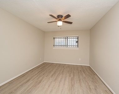8124 Beech Cove Lane - Photo Thumbnail 13